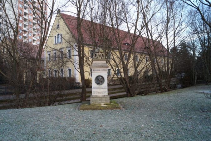 Palitzsch-Denkmal vor dem Palitzsch-Museum