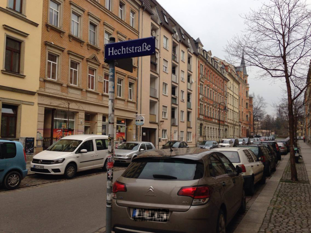 Die Hechtstraße benannt nach dem Förster Johann August Hecht ist die Hauptachse im Viertel